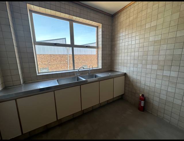 248M² OFFICE TO LET IN PAARDEN EILAND